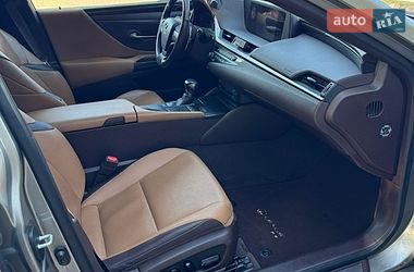 Седан Lexus ES 2018 в Дніпрі