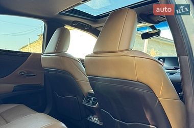 Седан Lexus ES 2018 в Дніпрі