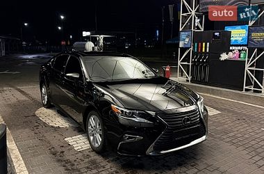 Седан Lexus ES 2015 в Киеве