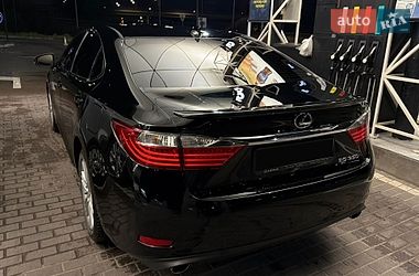 Седан Lexus ES 2015 в Киеве