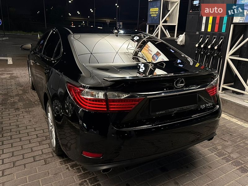 Седан Lexus ES 2015 в Киеве