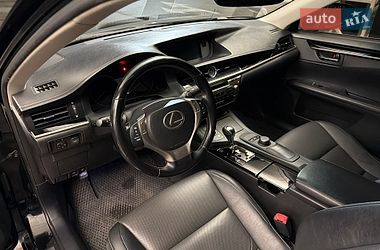Седан Lexus ES 2015 в Киеве