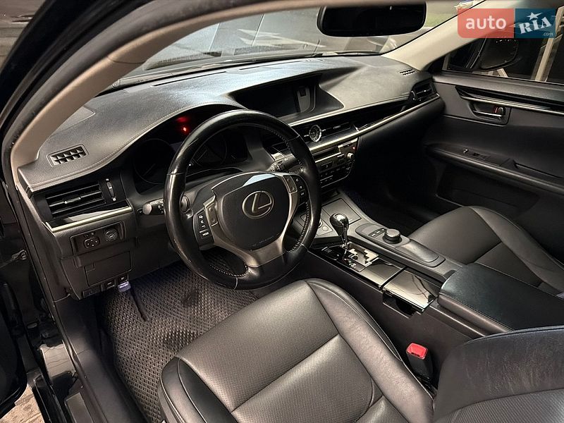 Седан Lexus ES 2015 в Киеве