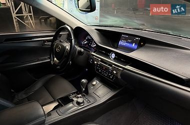 Седан Lexus ES 2015 в Киеве