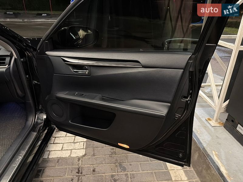Седан Lexus ES 2015 в Киеве