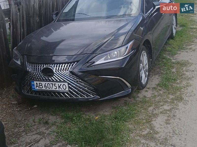 Седан Lexus ES 2019 в Киеве