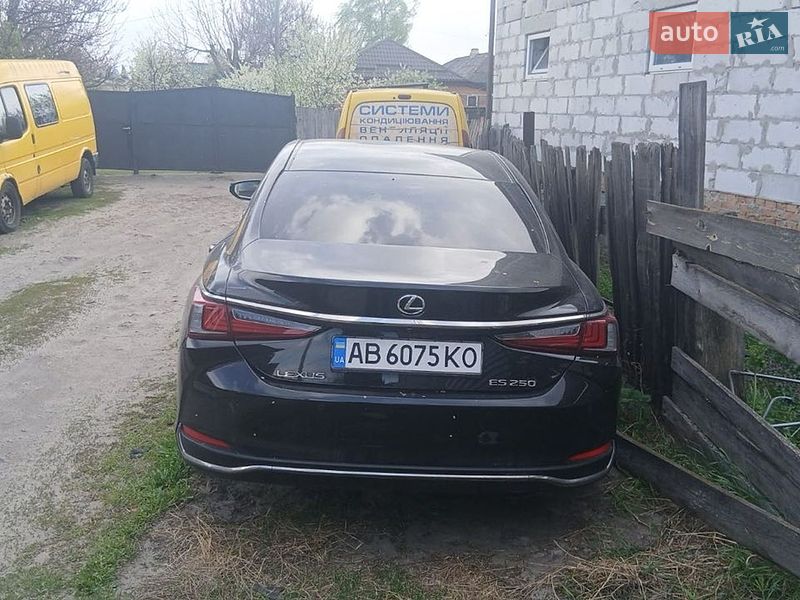 Седан Lexus ES 2019 в Киеве