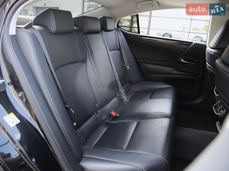 Седан Lexus ES 2018 в Харькове