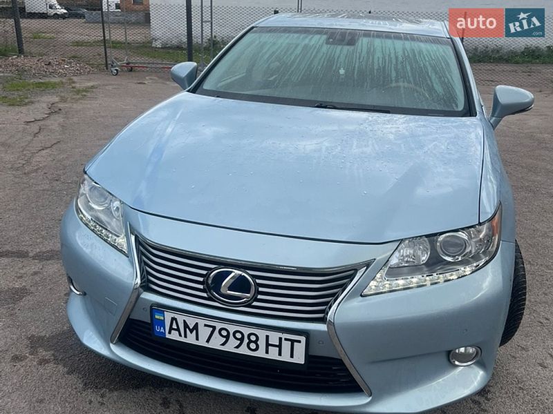 Седан Lexus ES 2012 в Коростене