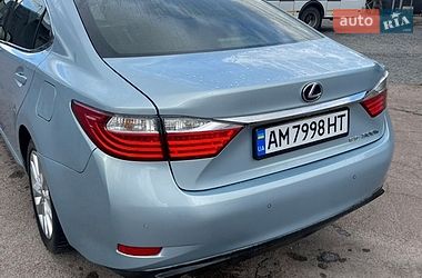 Седан Lexus ES 2012 в Коростене