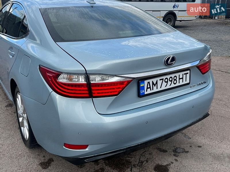 Седан Lexus ES 2012 в Коростене