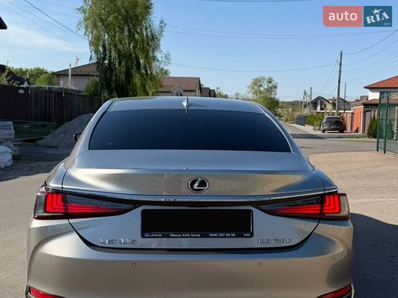Седан Lexus ES 2020 в Киеве