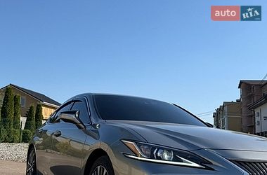 Седан Lexus ES 2020 в Киеве