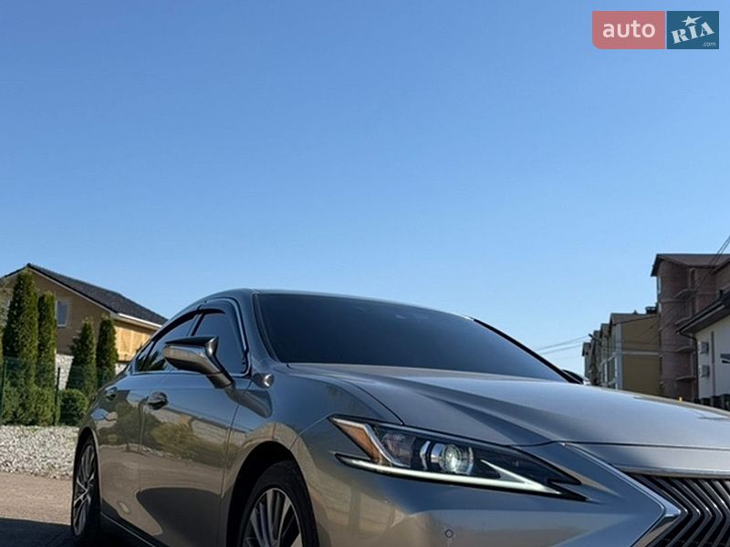 Седан Lexus ES 2020 в Киеве