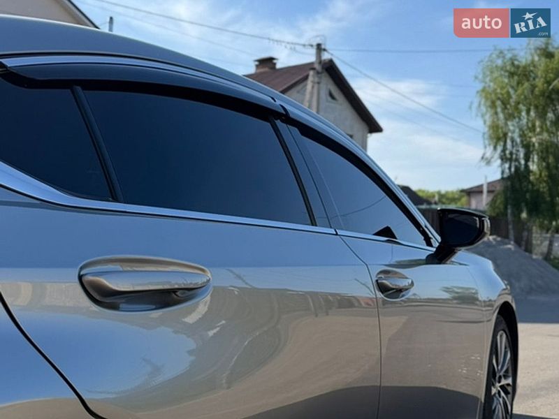 Седан Lexus ES 2020 в Киеве