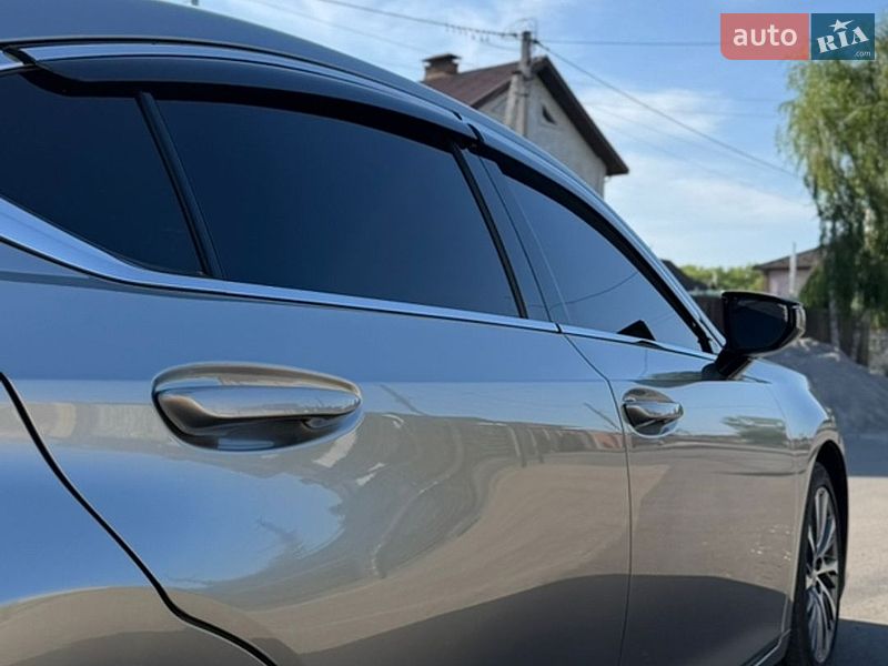 Седан Lexus ES 2020 в Киеве
