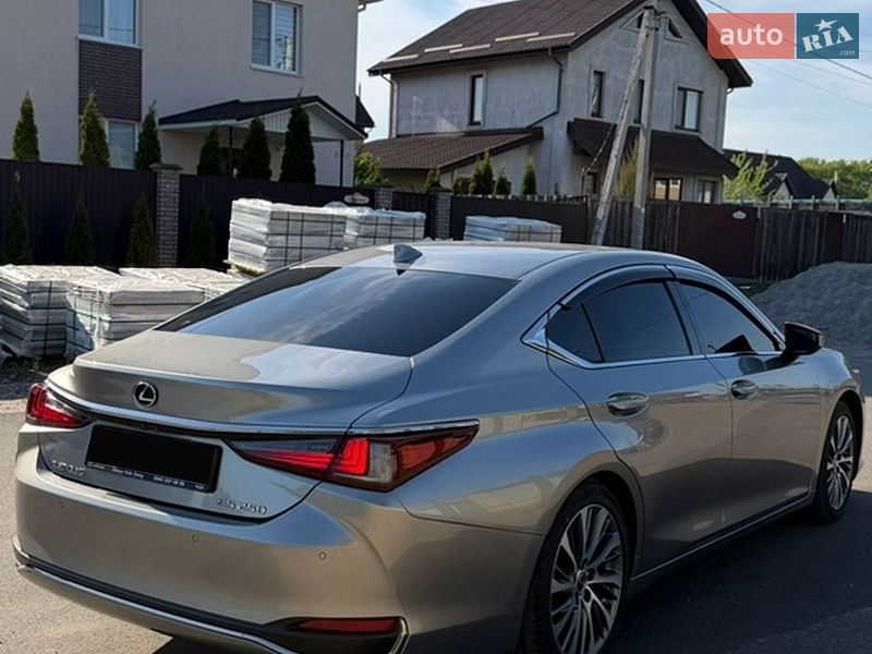 Седан Lexus ES 2020 в Киеве