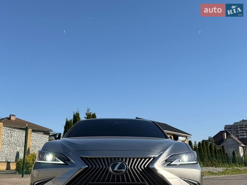 Седан Lexus ES 2020 в Киеве