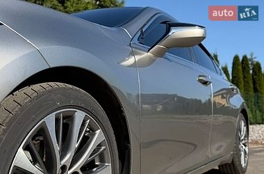 Седан Lexus ES 2020 в Киеве