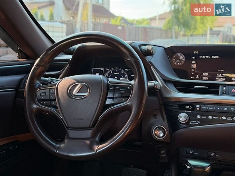 Седан Lexus ES 2020 в Киеве