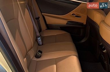 Седан Lexus ES 2020 в Киеве