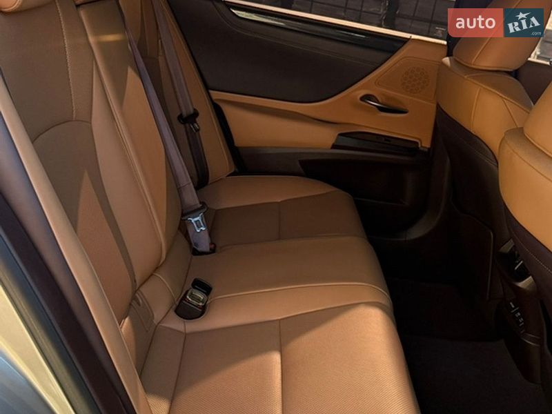 Седан Lexus ES 2020 в Киеве