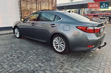 Седан Lexus ES 2013 в Рава-Руській