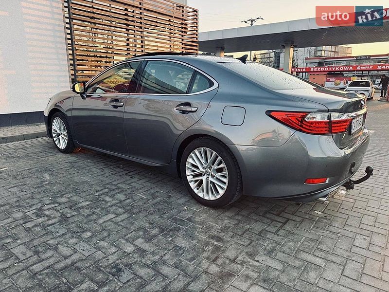 Седан Lexus ES 2013 в Рава-Руській