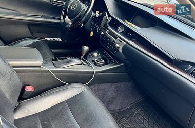 Седан Lexus ES 2013 в Рава-Руській