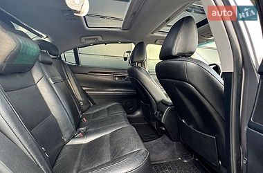 Седан Lexus ES 2013 в Рава-Руській