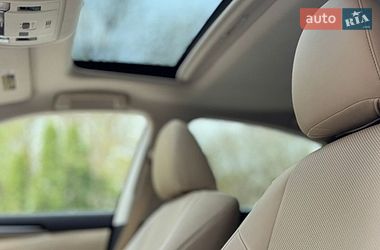 Седан Lexus ES 2015 в Черновцах
