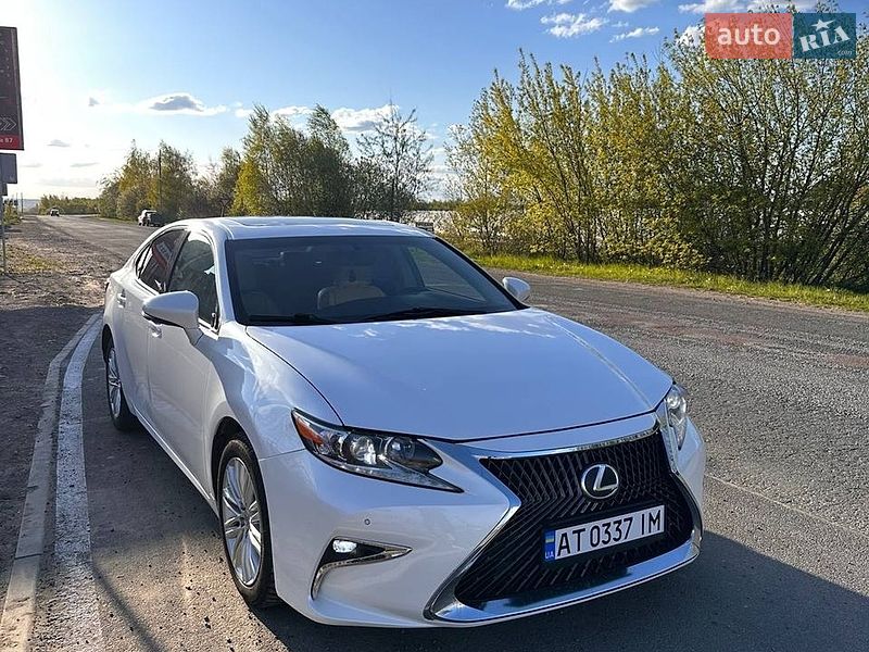 Седан Lexus ES 2016 в Ивано-Франковске