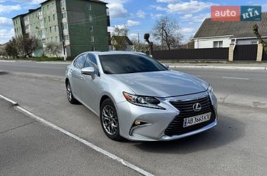 Седан Lexus ES 2012 в Тростянці