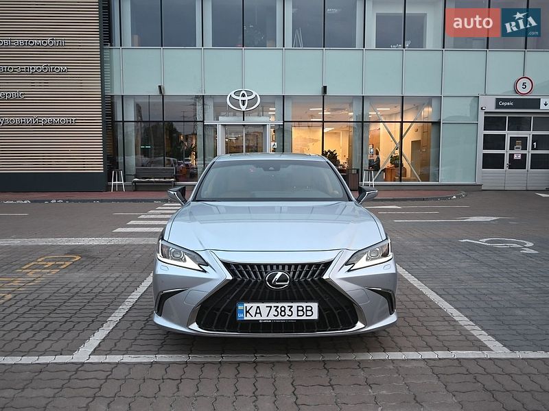 Седан Lexus ES 2023 в Киеве