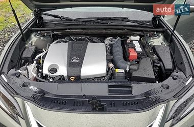 Седан Lexus ES 2023 в Львове