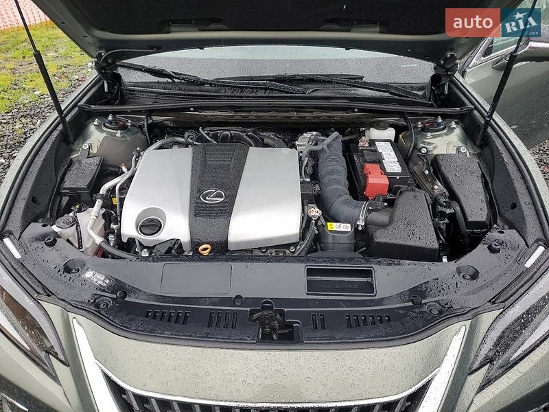 Седан Lexus ES 2023 в Львове