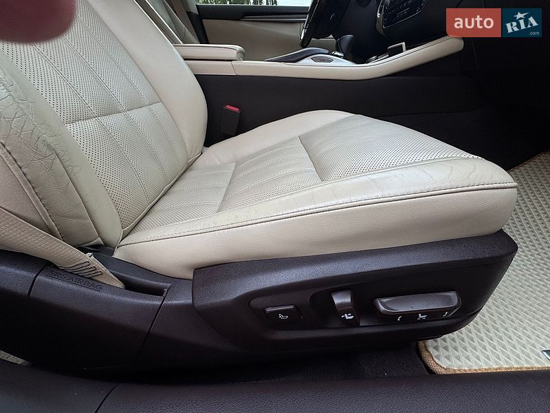 Седан Lexus ES 2016 в Виннице