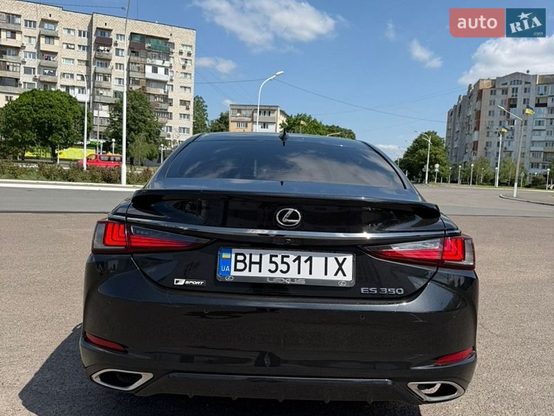 Седан Lexus ES 2022 в Измаиле