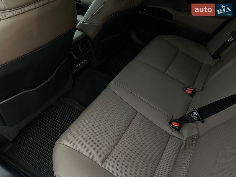Седан Lexus ES 2022 в Кам'янському