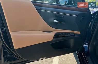 Седан Lexus ES 2023 в Києві