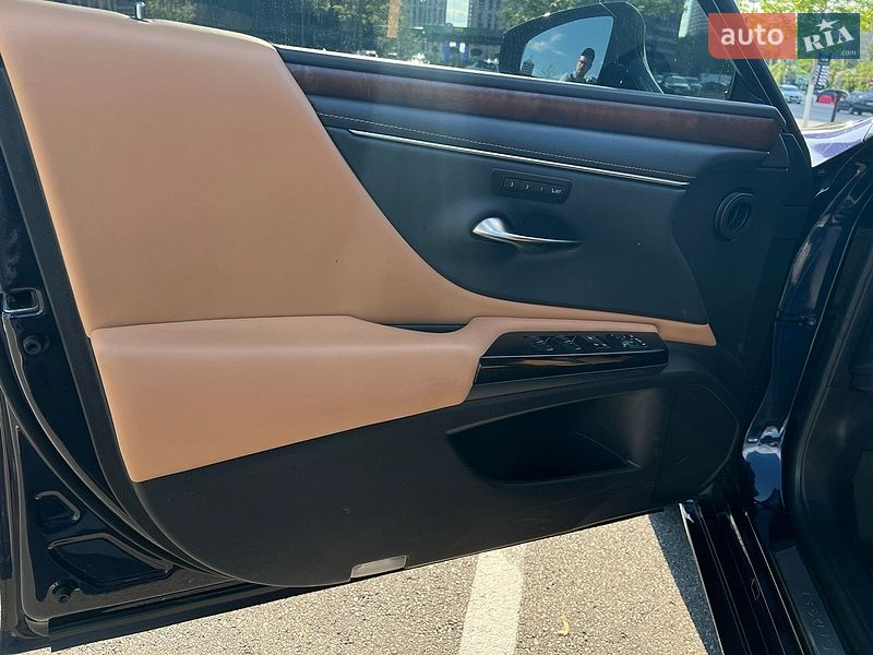 Седан Lexus ES 2023 в Києві