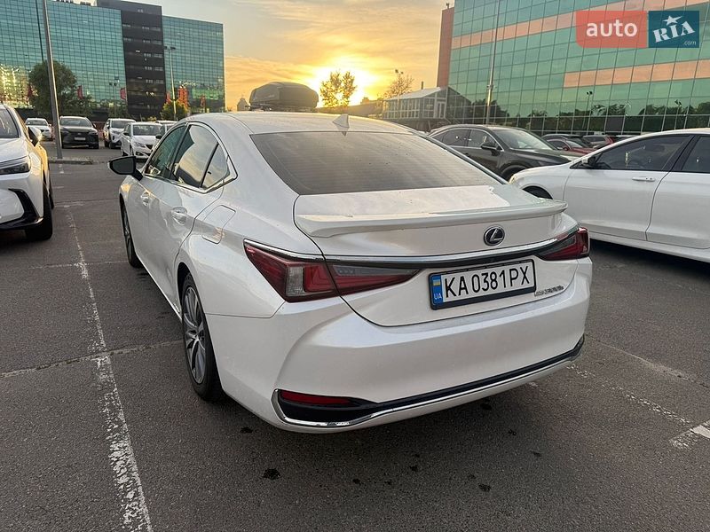 Седан Lexus ES 2021 в Києві