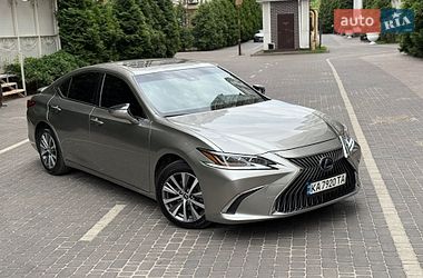 Седан Lexus ES 2019 в Киеве