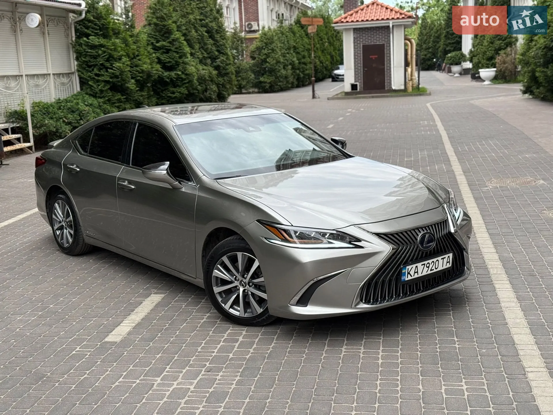 2019 Lexus ES - фото 1