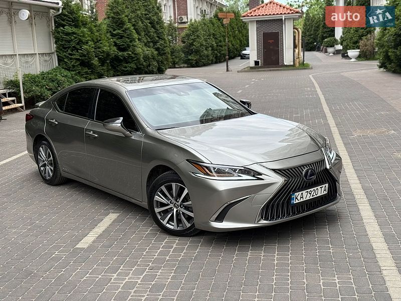 Lexus ES 2019
