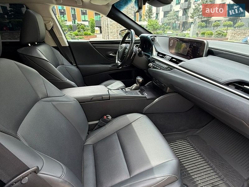 Седан Lexus ES 2021 в Киеве