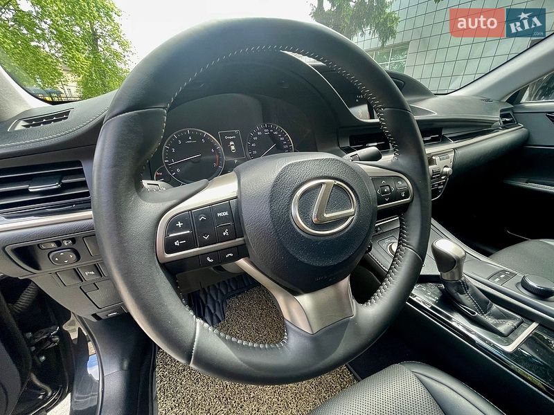 Седан Lexus ES 2016 в Києві