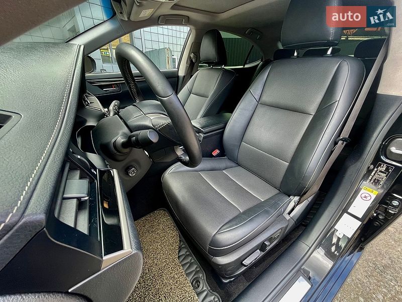 Седан Lexus ES 2016 в Києві