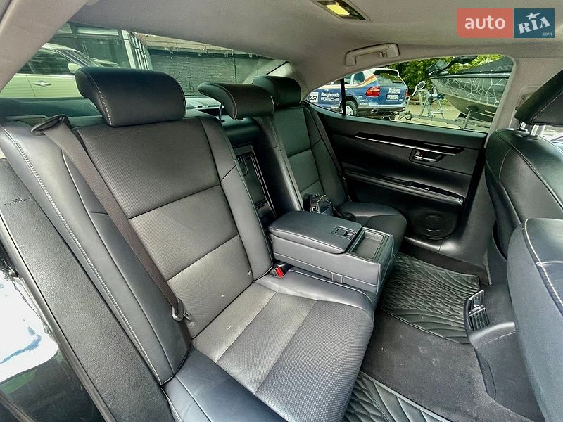 Седан Lexus ES 2016 в Києві