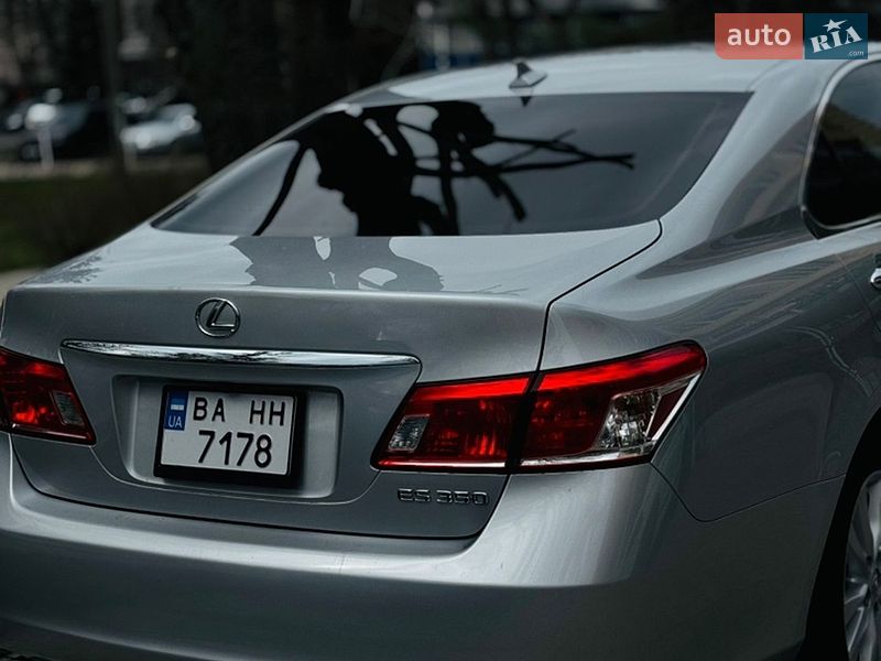 Седан Lexus ES 2011 в Кропивницькому
